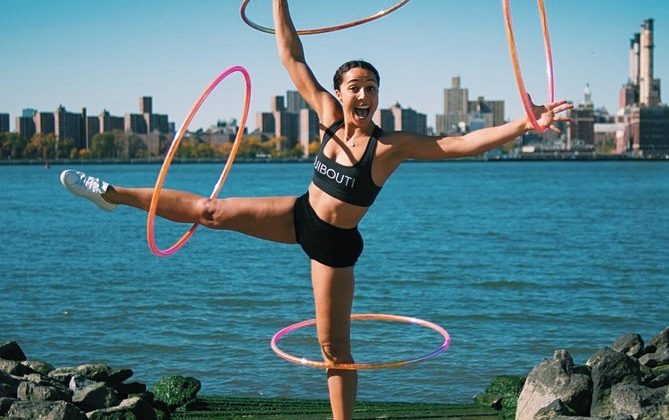 figure et posture hula hoop